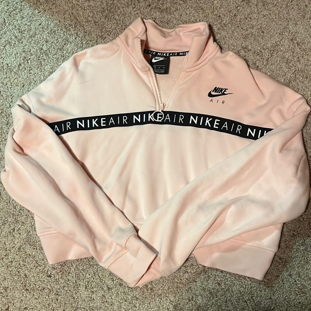Nike are cropped pullover